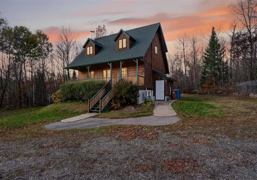 Fermette à vendre - 580 Ch. de la Carrière, St-Hippolyte, J8A 1E9