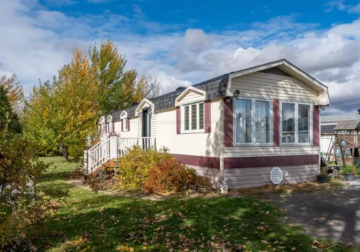 Maison mobile à vendre - 5 Ch. de la Rivière-des-Fèves N., Sainte-Martine, J0S1V0