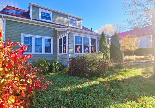 Two or more stories for sale - 51 Rue Crown, Weedon, J0A1J0