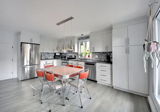 Maison à vendre - 52 Rue St-Isidore, Saguenay, G7H 3P8