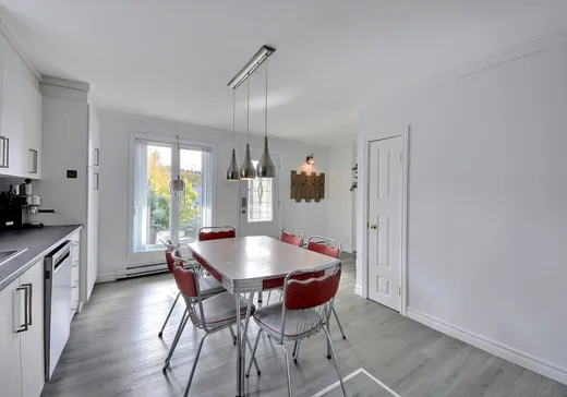 Maison à vendre - 52 Rue St-Isidore, Saguenay, G7H 3P8