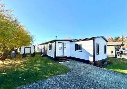 Maison à vendre - 2571 Rue des Genévriers, Rock Forest-Saint-Élie-Deauville, J1R 0G8