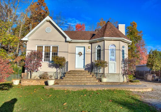 Maison à étages à vendre - 302 Av. des Pluviers, Les Cedres, J7T4A2