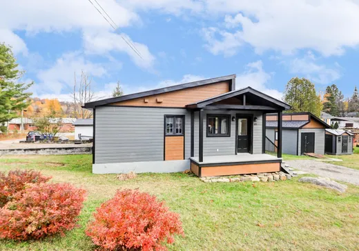 Two or more stories for sale - 105 Rue du Fer-à-Cheval, Saint-Calixte, J0K1Z0