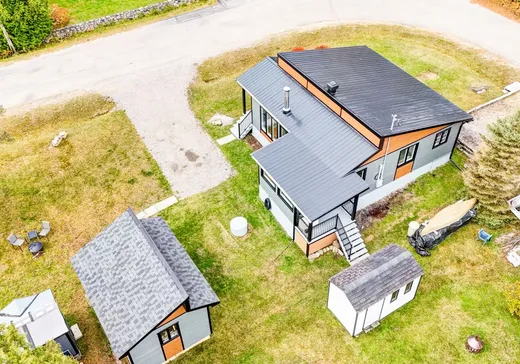 House for sale - 105 Rue du Fer-à-Cheval, Saint-Calixte, J0K 1Z0