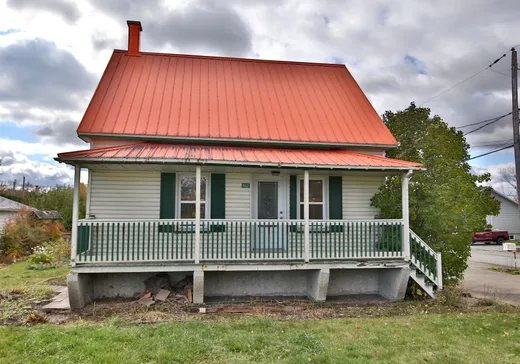 Maison à étages à vendre - 652 Rue Principale, St-Dominique, J0H1L0