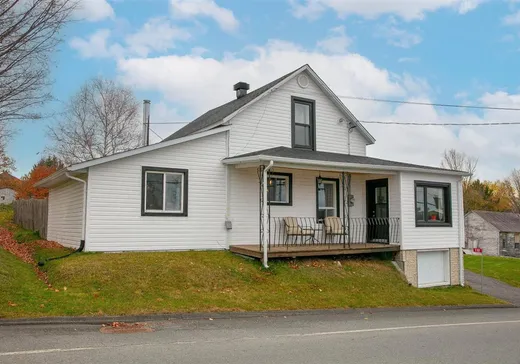 Maison à étages à vendre - 110 Boul. Fortier, Saint-Isidore-de-Clifton, J0B2X0