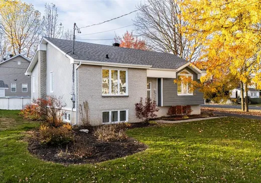 Bungalow for sale - 400 Boul. de Normandie S., Farnham, J2N0E6