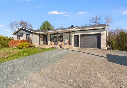 Bungalow for sale - 227 Rue Manseau, Val des Sources, J1T1N8