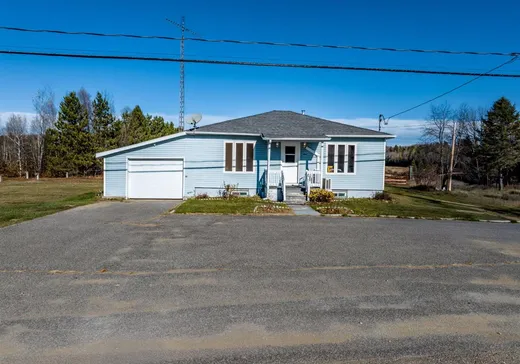 Bungalow for sale - 3940 Route des Lacs, St-Élie-de-Caxton, G0X2N0