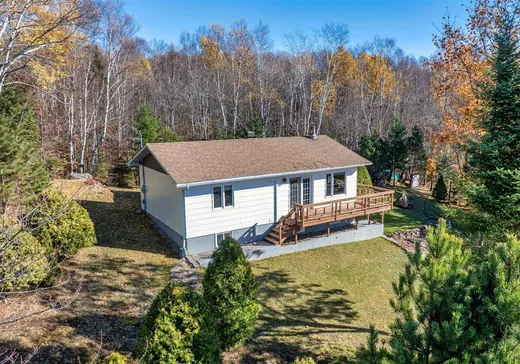 Bungalow for sale - 93 Rue des Horizons, Mont-Blanc, J0T2G0