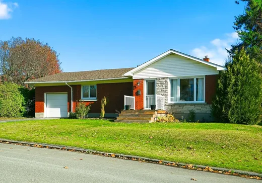 Bungalow for sale - 14 Rue Crabtree, Windsor, J1S1T6