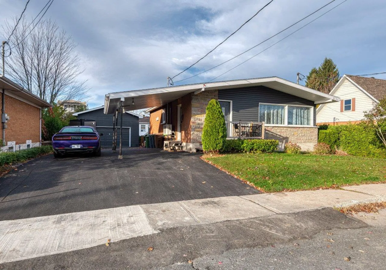 1150 Rue Chabanel — photo 1