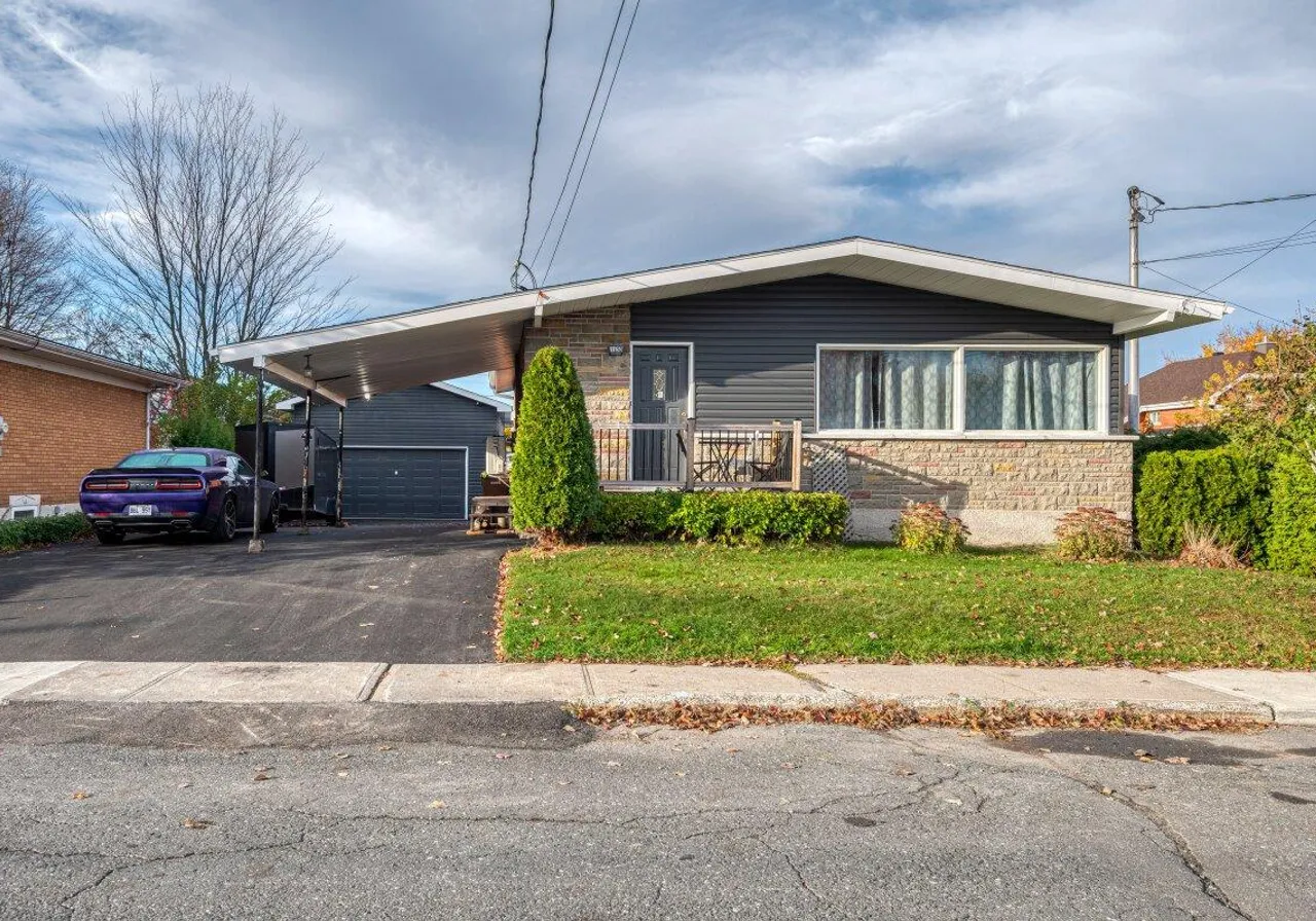 1150 Rue Chabanel — photo 2