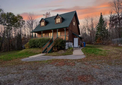 Maison à étages à vendre - 580 Ch. de la Carrière (580Z), St-Hippolyte, J8A1E9