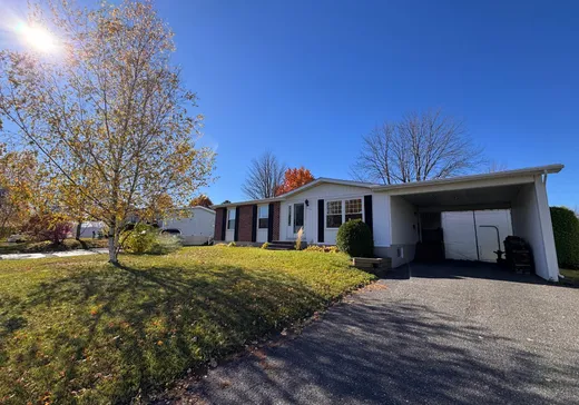 Maison à vendre - 420 Rue Simonds S., Granby, J2J 1C9