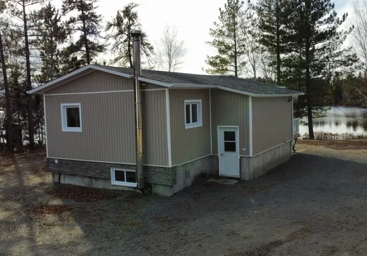 Maison à vendre - 444 Ch. des Chalets-du-Lac-Berry, Berry, J0Y 2G0