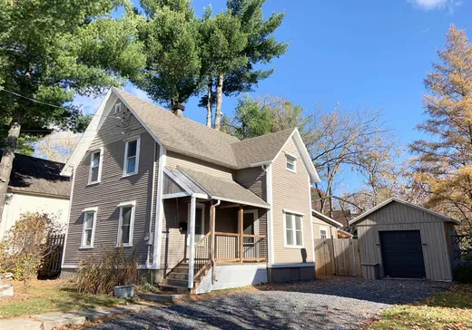 Two or more stories for sale - 370 Rue Merry N., Magog, J1X2G5