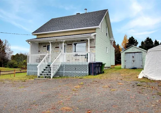 1 1/2 Storey for sale - 176 Rue de l'Église, Témiscouata-sur-le-Lac, G0L1S0