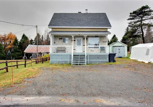 House for sale - 176 Rue de l'Église, Témiscouata-sur-le-Lac, G0L 1S0