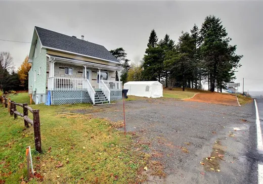 House for sale - 176 Rue de l'Église, Témiscouata-sur-le-Lac, G0L 1S0