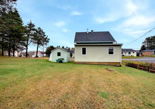 House for sale - 176 Rue de l'Église, Témiscouata-sur-le-Lac, G0L 1S0