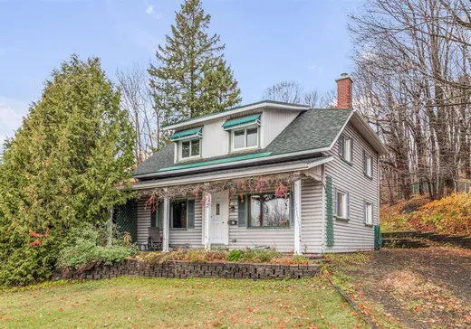 Un étage et demi à vendre - 11410 Boul. St-Claude, Ville de Québec, G2B1H2