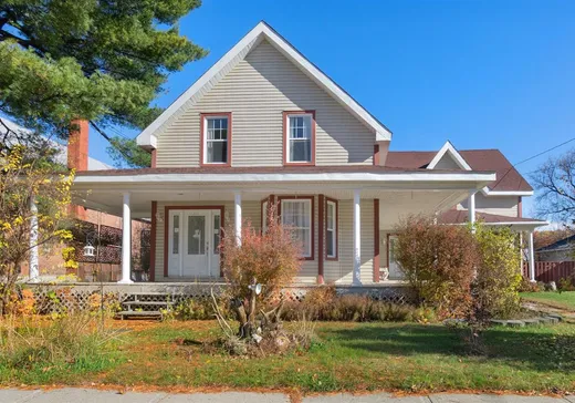 Maison à étages à vendre - 83 Rue St-Marc, Coaticook, J1A2M2