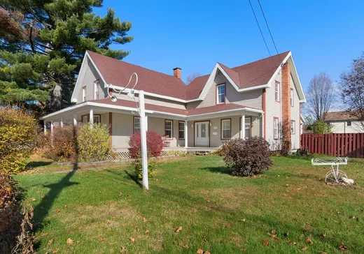 Maison à vendre - 83 Rue St-Marc, Coaticook, J1A 2M2