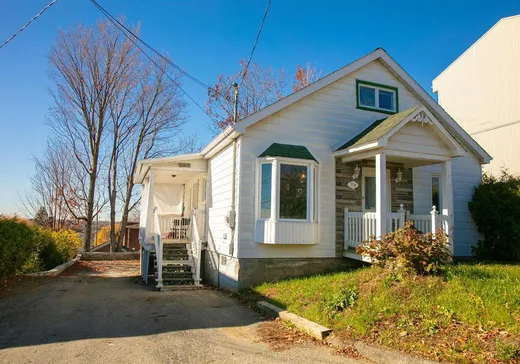 Two or more stories for sale - 113 12e Avenue N., Sherbrooke, J1E2V9