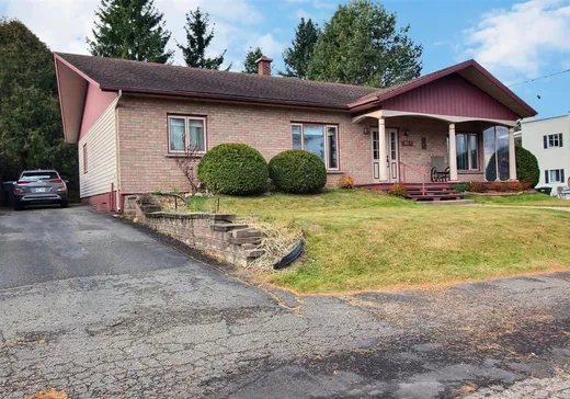 Bungalow à vendre - 1851 Rue Ste-Marie, Pohénégamook, G0L1J0