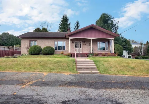 Maison à vendre - 1851 Rue Ste-Marie, Pohénégamook, G0L 1J0