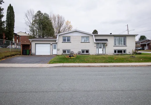 Maison à étages à vendre - 520 Rue Chassé, Danville, J1T4E4