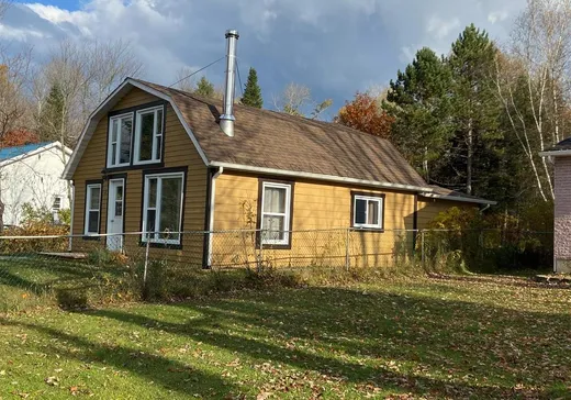 House for sale - 112 Rue Harvey, Val des Sources, J1T 3M7