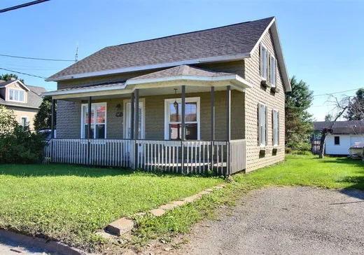 House for sale - 47 Rue de la Frontière O., Témiscouata-sur-le-Lac, G0L 2B0