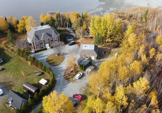 Maison à étages à vendre - 27 Rue L'Écuyer, Val-d'Or, J9P0B9