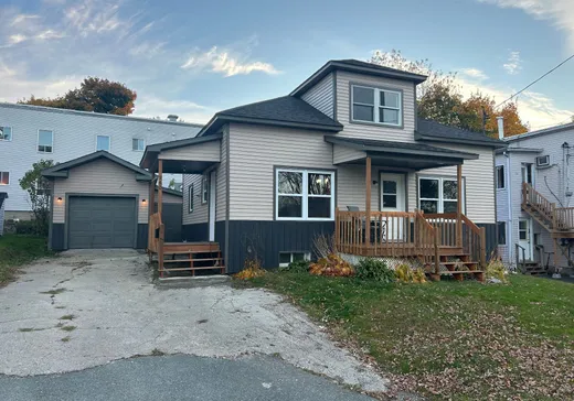 Maison à étages à vendre - 240 Rue Notre-Dame, Asbestos, J1T2G8