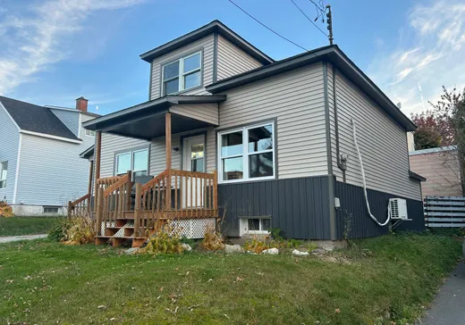 Maison à vendre - 240 Rue Notre-Dame, Asbestos, J1T 2G8