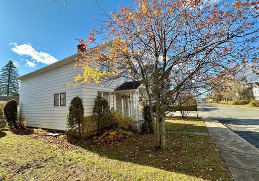 Maison à vendre - 644 Rue Grace, Lachute, J8H 1N4