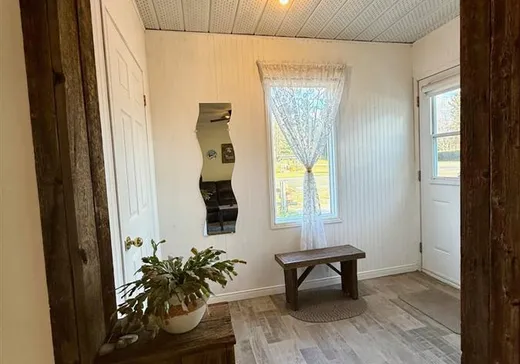 House for sale - 423 Rue Principale, Lac-Saint-Paul, J0W 1K0