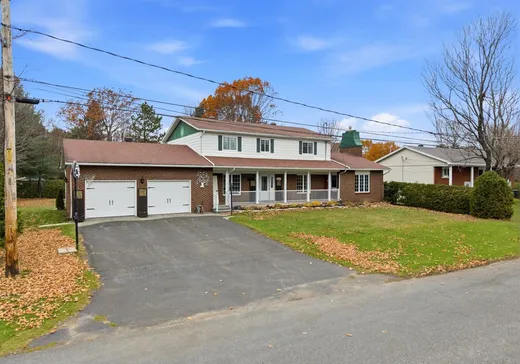 Two or more stories for sale - 585 Rue Parent, Drummondville, J2B8T1