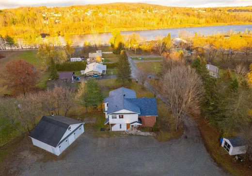 Maison à étages à vendre - 7-7A Rue Goyette, St-Francois-Xavier-de-Brompton, J0B2V0