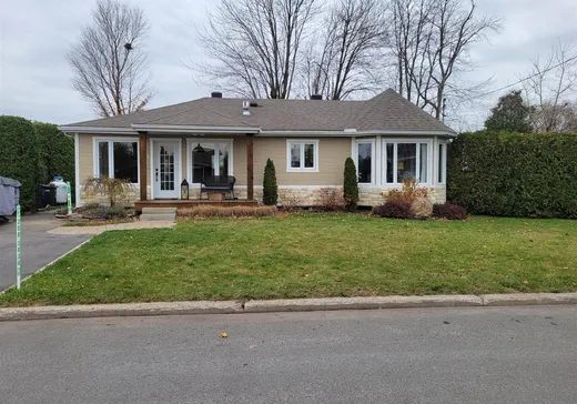 Bungalow for sale - 34 Rue Gascon, Laval (Saint-François), H7B1B8