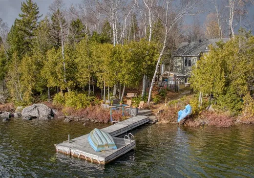 Maison à vendre - 39 Rue Tracy, St-Hippolyte, J8A 3G1