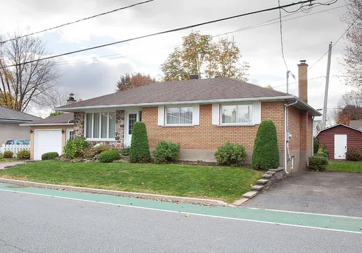 Maison à vendre - 51 Rue Bussières, Vercheres, J0L 2R0