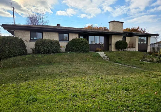 House for sale - 281 Av. St-Rédempteur, Matane, G4W 1K7