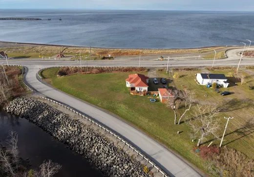 House for sale - 120 Route Bellevue E., Les Mechins, G0J 1T0