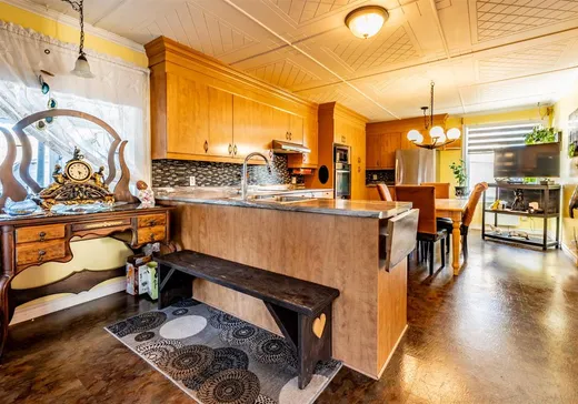 House for sale - 200 1er rg Price, Lac-aux-Sables, G0X 1M0