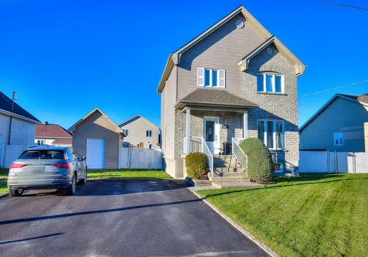 Two or more stories for sale - 54 Rue des Chênes, Saint-Zotique, J0P1Z0