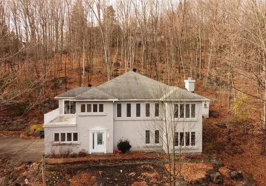 Maison à vendre - 274 Ch. de la Corniche, Saint-Sauveur, J0R 1K0